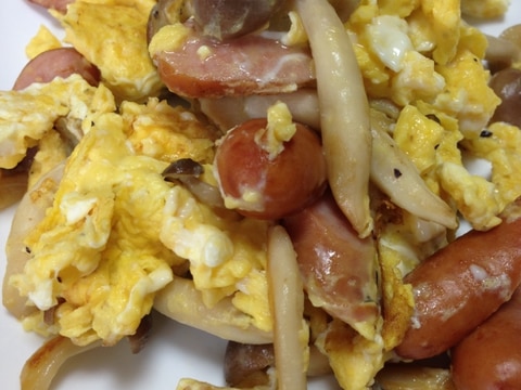 ウインナーとしめじの卵炒め!